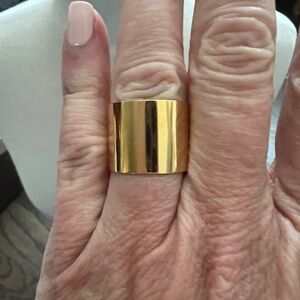 AWESOME WIDE CIGAR GOLD TONE BAND RING SIZE 5